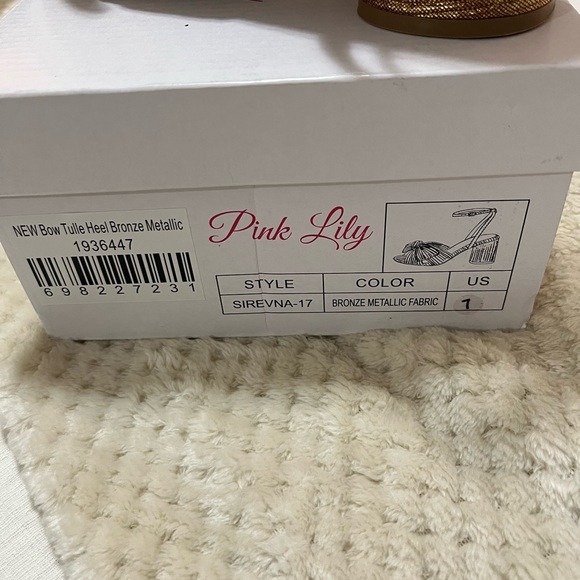 Pink Lily Metallic Gold Bow Heels - Picture 6 of 6